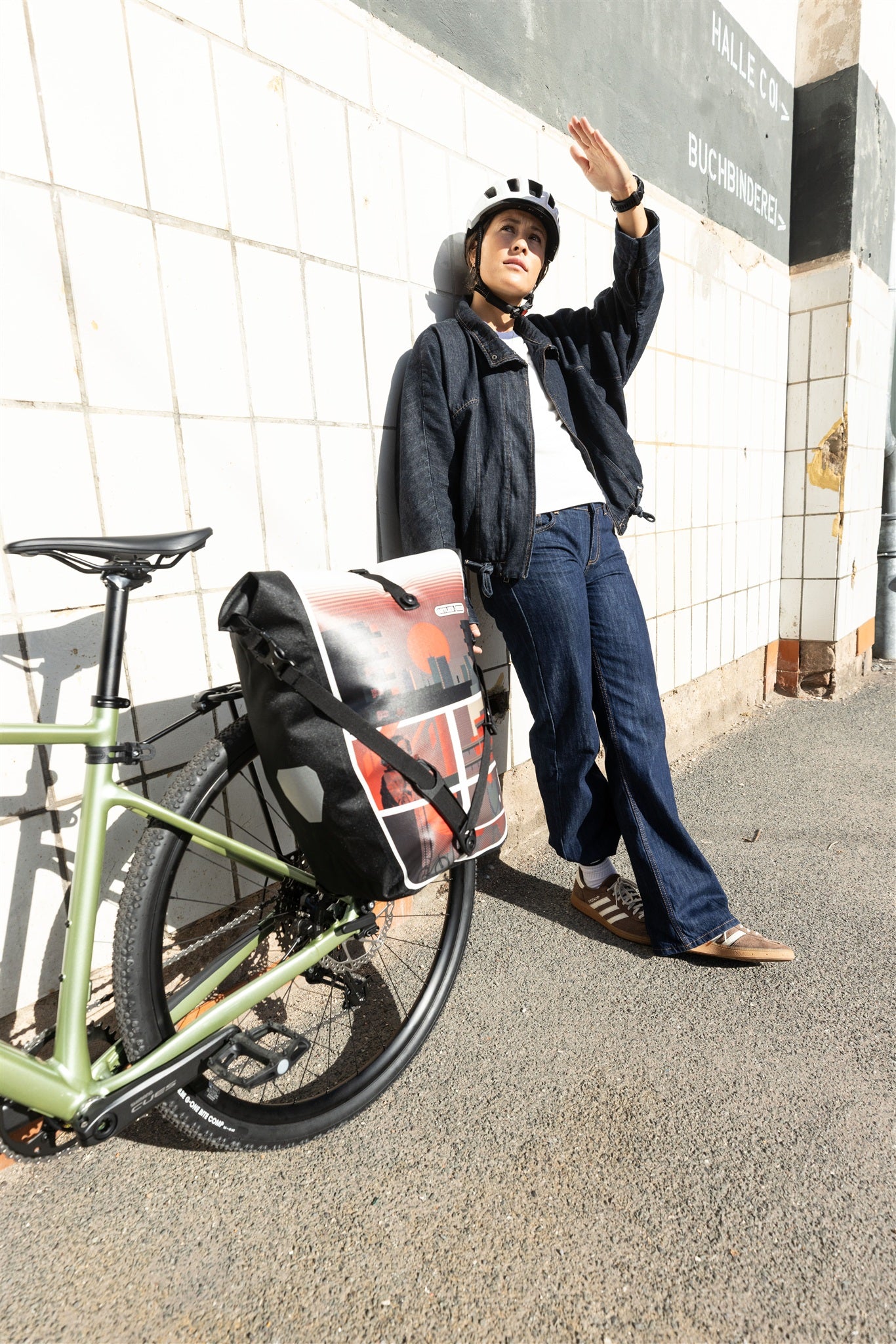 Gros plan du sac ORTLIEB Back-Roller Design design "Morning Routine" avec fermeture à enroulement solide