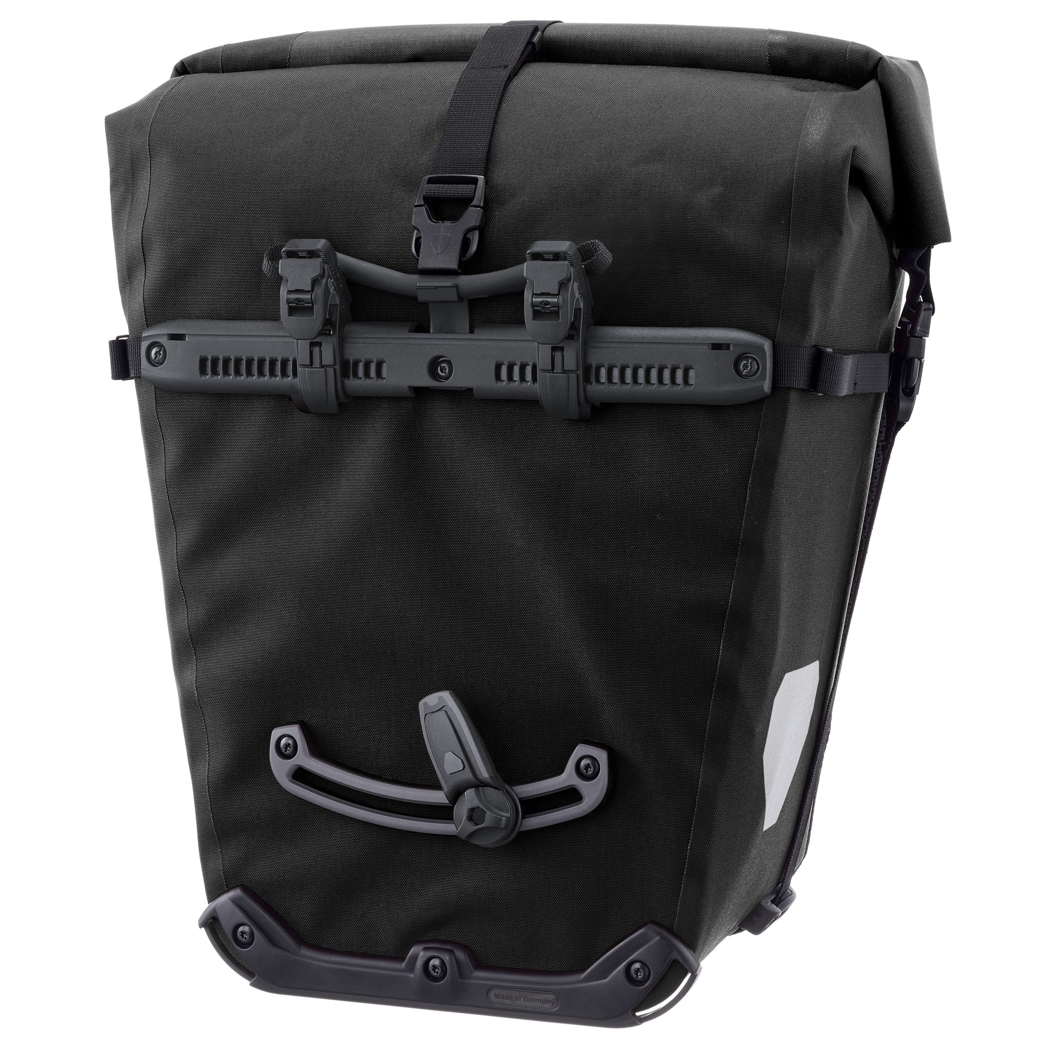 Vue arrière du ORTLIEB Back-Roller XL Plus QL2.2 en granite - black avec système de fixation Quick-Lock2.2