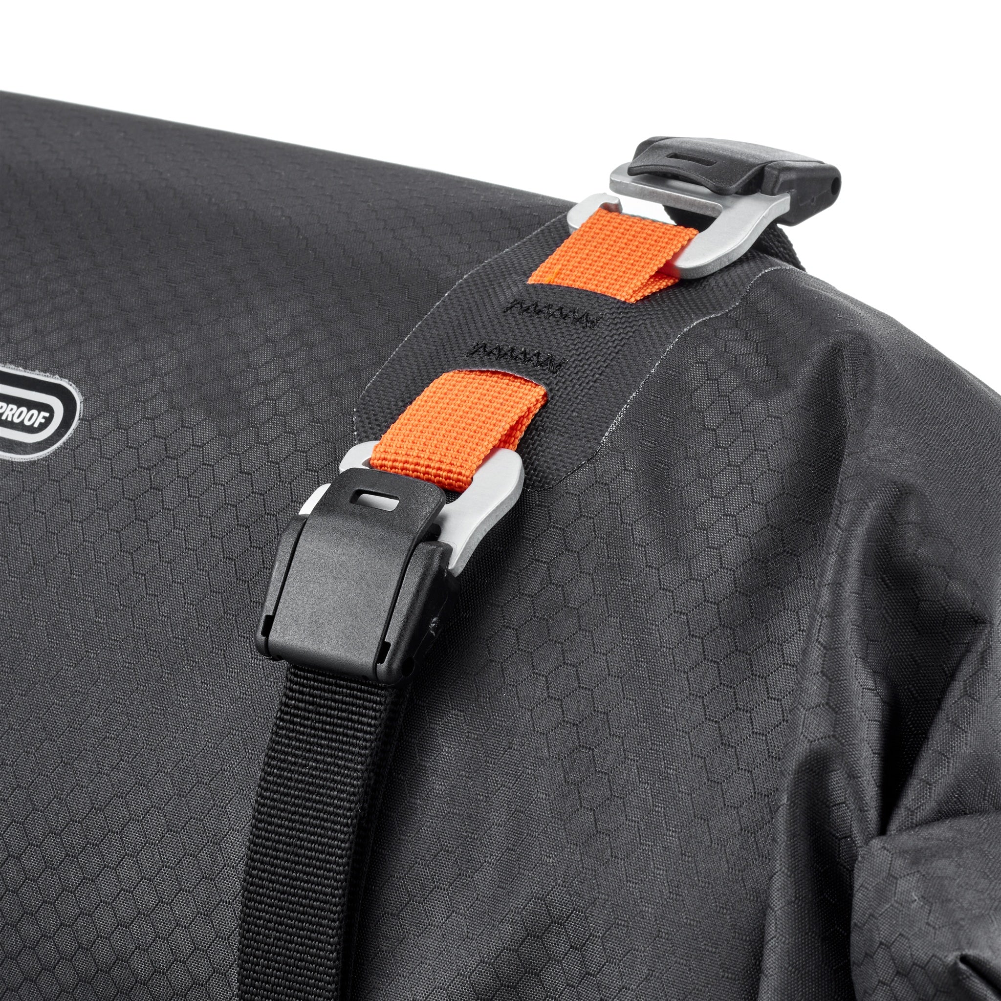 Gros plan de la boucle sur le ORTLIEB Handlebar-Pack Flex couleur black-matt